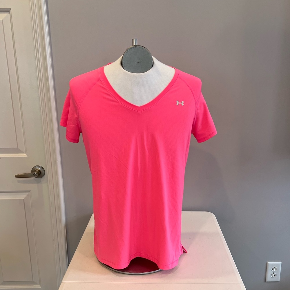 Under Armour athletic performance fitted short sleeve v-neck teeshirt
